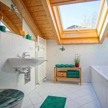 Luxury Living Near Weissensee +balcony +netflix Apartment Fussen