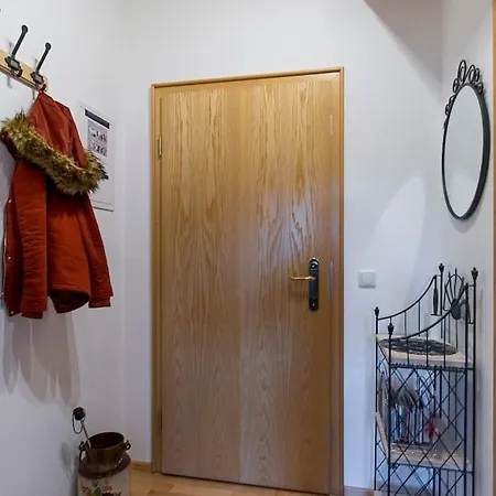Luxury Living Near Weissensee +balcony +netflix Apartment