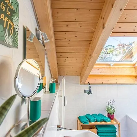 Apartment Luxury Living Near Weissensee +balcony +netflix Fussen